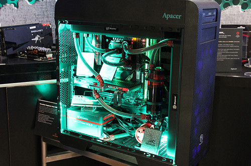 存儲方面，宇瞻雙接口的AS720 SSD，可以提供極致高效處理速度，滿足玩家需求以及多元應(yīng)用。例如：可搭配高階錄像機直接外接使用，進行4K ProRes格式并實時進行剪輯或調(diào)光。