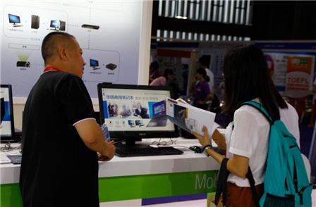 緊湊商務(wù)成智慧教育展亮點(diǎn) 華碩BP2CD迷你機(jī)(圖5) 緊湊商務(wù)成智慧教育展亮點(diǎn) 華碩BP2CD迷你機(jī)節(jié)省空間