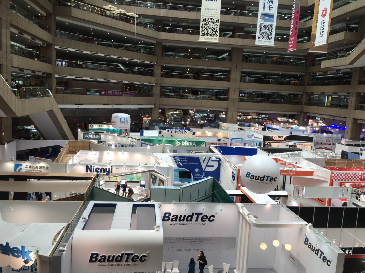 臺北電腦展聚焦科技生態(tài)圈構(gòu)建 VR游戲成亮點(圖1) 臺北電腦展聚焦科技生態(tài)圈構(gòu)建 VR游戲成亮點(圖1)