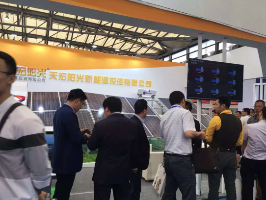 天宏陽(yáng)光攜機(jī)器人亮相2016年SNEC光伏展(圖3)