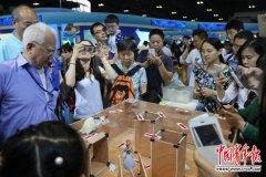 ＂十二五＂科技創(chuàng)新成就展 千人記者團體驗科技