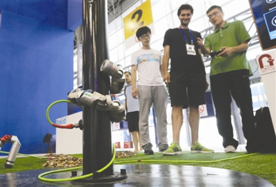 “高大上”成都創(chuàng)交會最炫科技閃亮 逛展攻略(圖4) “高大上”成都創(chuàng)交會最炫科技閃亮 逛展攻略(圖4)