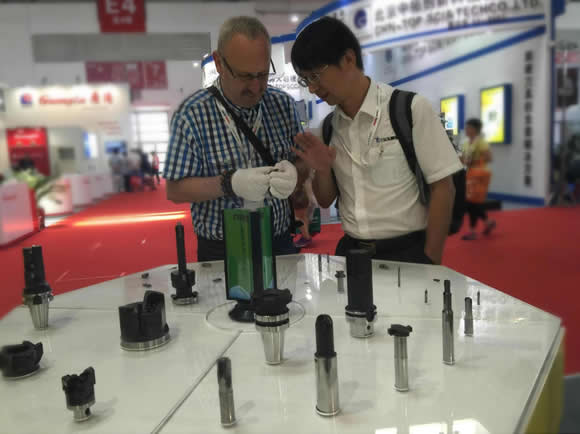 富耐克亮相2016年國(guó)際機(jī)床展并榮膺獎(jiǎng)(圖2)