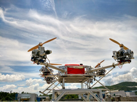 “天馬”燃油多旋翼無人機(jī)獲國家“十二五”科技展覽獎