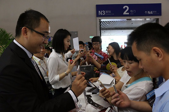 登富特DFX交易平臺(tái)完美謝幕重慶金融展(圖3) 登富特DFX交易平臺(tái)完美謝幕重慶金融展(圖3)