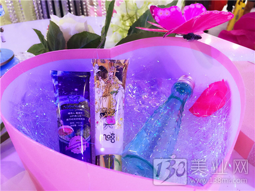 盤(pán)點(diǎn)第43屆美博會(huì)那些特別搶眼的展館(圖3) 盤(pán)點(diǎn)第43屆美博會(huì)那些特別搶眼的展館(圖3)