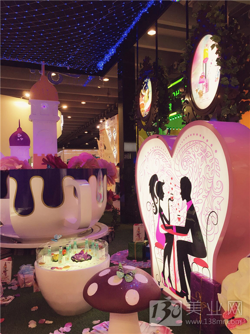 盤(pán)點(diǎn)第43屆美博會(huì)那些特別搶眼的展館(圖4) 盤(pán)點(diǎn)第43屆美博會(huì)那些特別搶眼的展館(圖4)