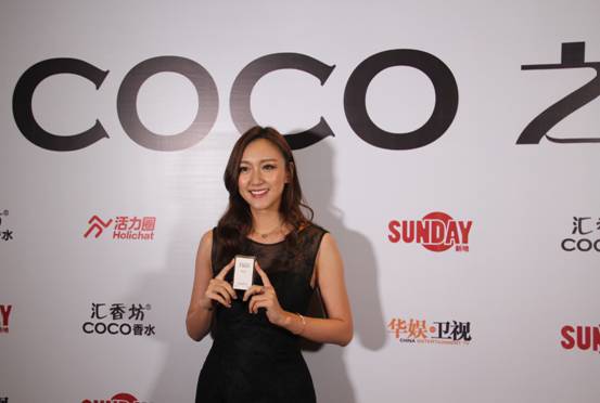 千人網(wǎng)紅直播席卷美博會(圖3) 千人網(wǎng)紅直播席卷美博會 匯香坊攜手主辦方聯(lián)合主辦網(wǎng)紅嘉年華2