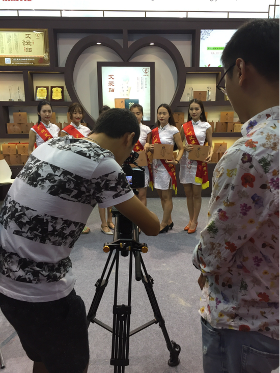 廣州艾愛貼美博會頻獲獎，迎來電視臺采訪(圖4)